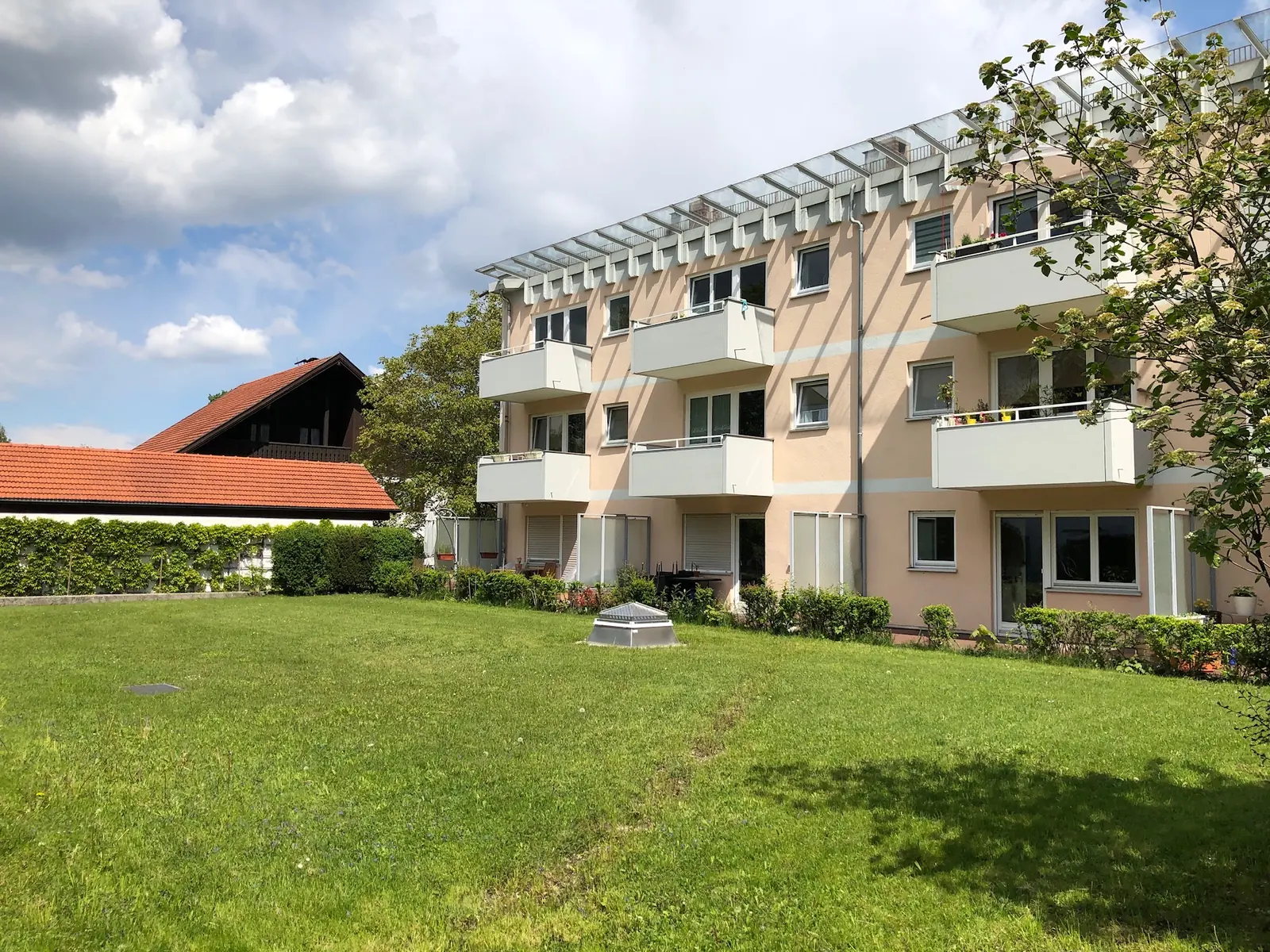 Gartenansicht der Wohnanlage